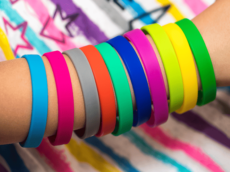 Cheap Debossed Silicone Wristbands Are Still a Trendy Choice